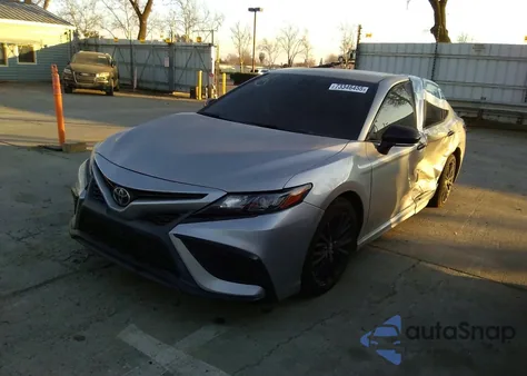 2021 Toyota Camry Se z USA, uszkodzony, nr VIN 4T1T11AK3MU451014